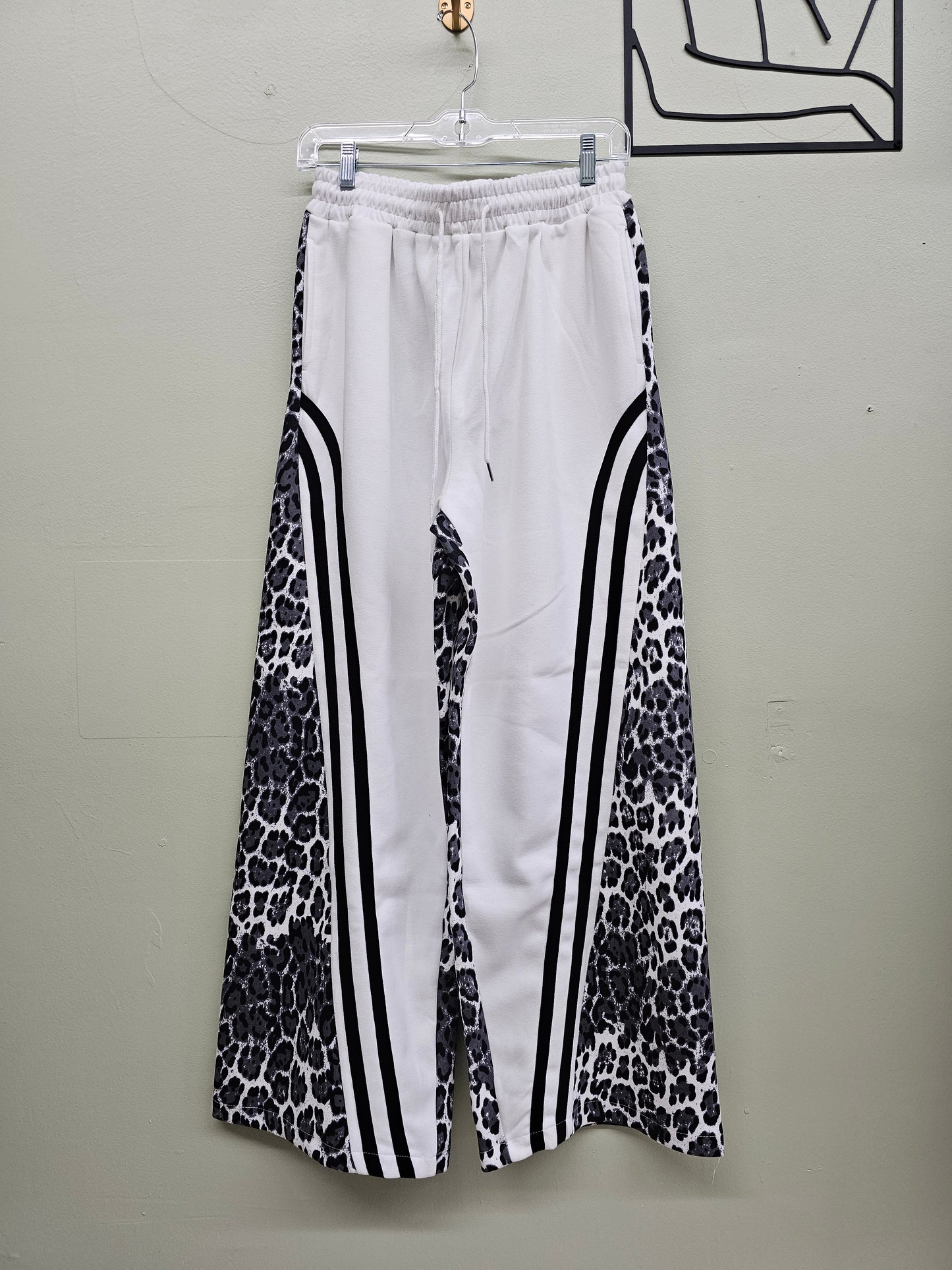 Lina Animal Print gray Pants