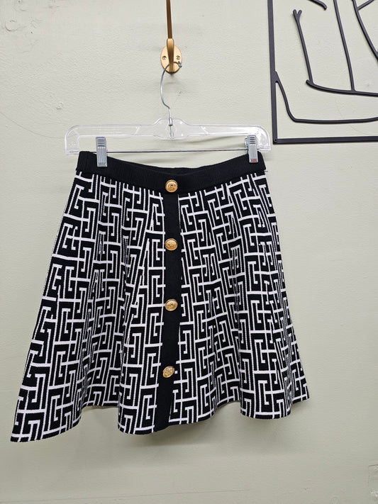 Vero Mini Skirt White and Black with Geometric Pattern and Gold Buttons